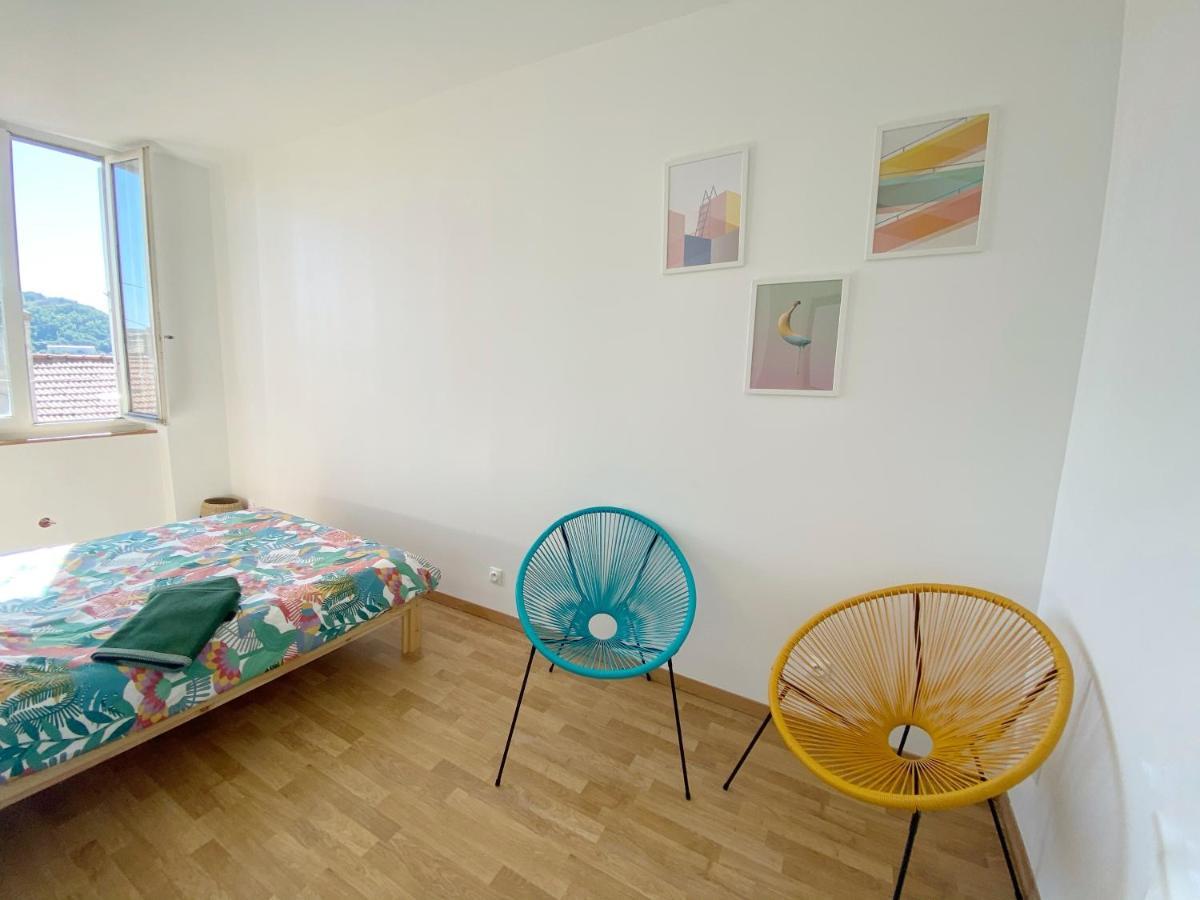 22 Chic & Cosy Grand Appart 92M2 Parking Gratuit Hypercentre Netflix Saint-Etienne  Bagian luar foto