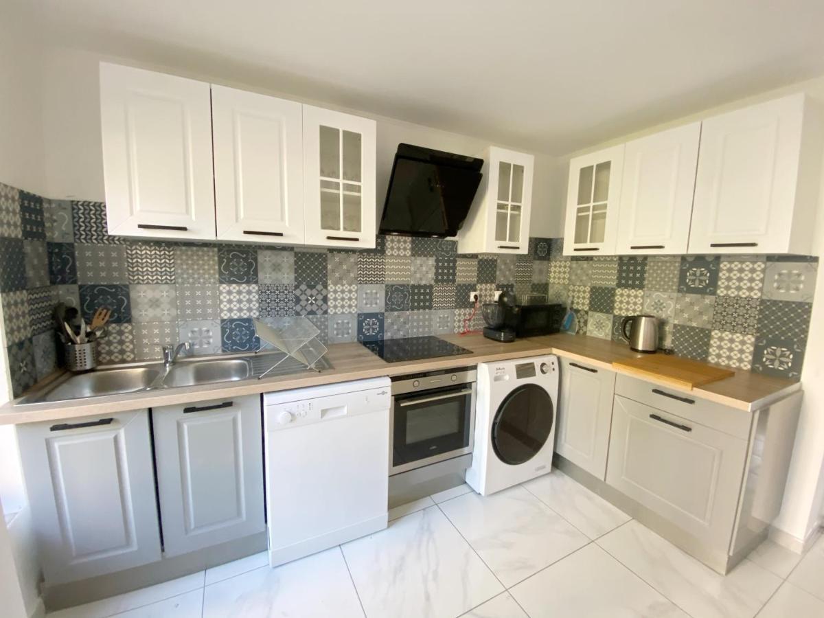 22 Chic & Cosy Grand Appart 92M2 Parking Gratuit Hypercentre Netflix Saint-Etienne  Bagian luar foto